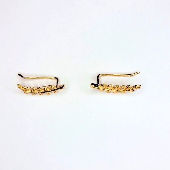Set of beautiful dainty gold color leaf shaped style climber earrings - Picture 4 of 4